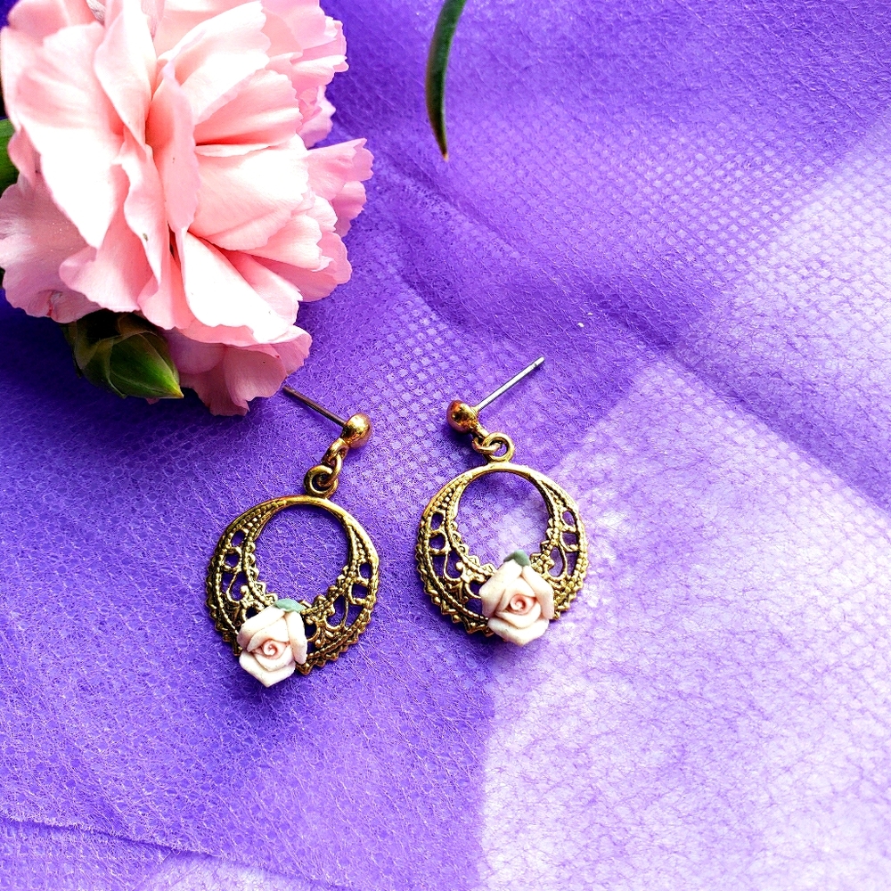 Vintage gold filigree resin rose stud earrings